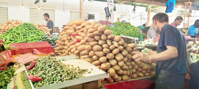 رئيس الغرفة الوطنية لوكلاء أسواق الجملة لـ«الصباح»:   نقص التزويد سببه تقاطع الفصول.. والمطلوب تشديد المراقبة على مسالك توزيع الخضر والغلال
